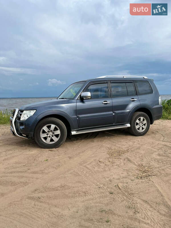 2008 mitsubishi pajero wagon