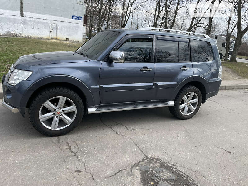 2008 mitsubishi pajero wagon