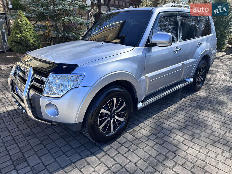2008 mitsubishi pajero wagon