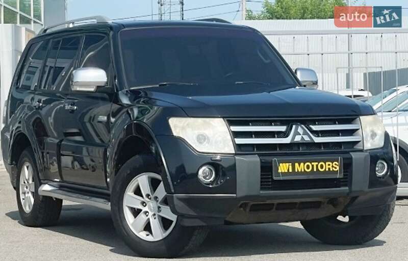 2008 mitsubishi pajero-wagon