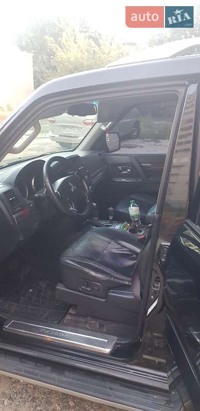 2008 mitsubishi pajero wagon