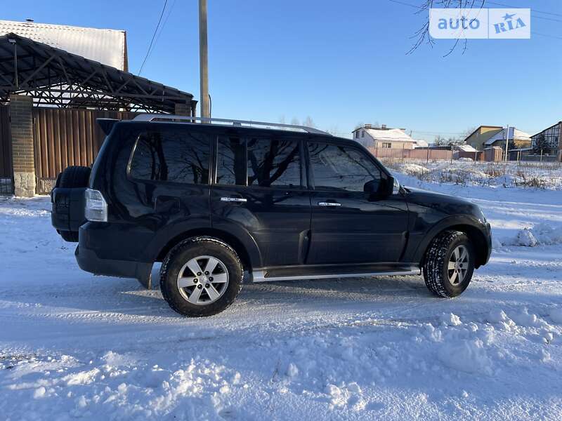 2008 mitsubishi pajero wagon