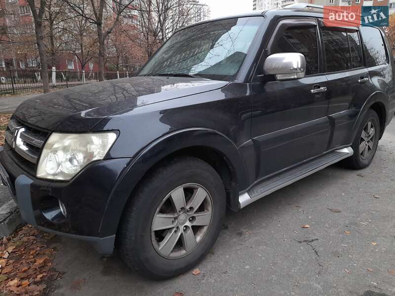 2008 mitsubishi pajero wagon