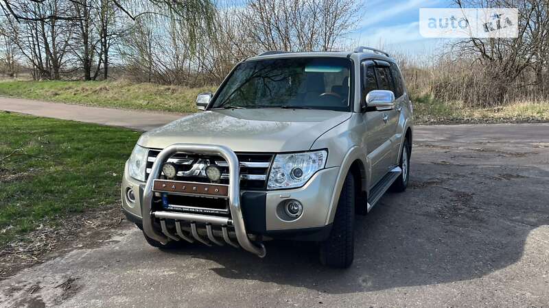 2008 mitsubishi pajero wagon