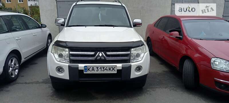 2008 mitsubishi pajero wagon