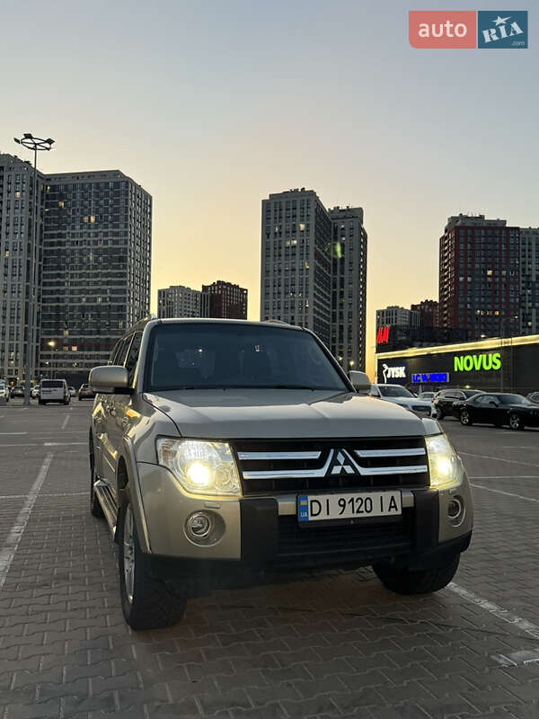 2008 mitsubishi pajero wagon