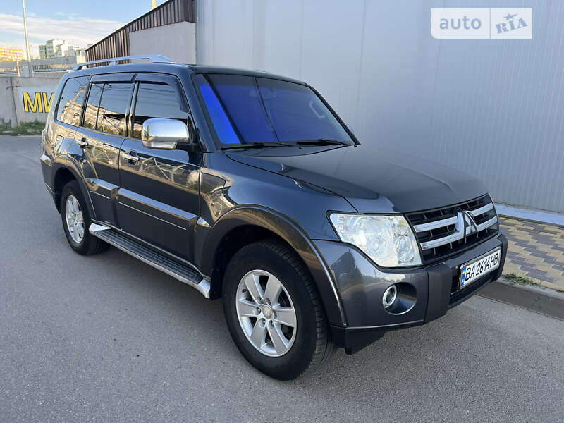 2008 mitsubishi pajero wagon