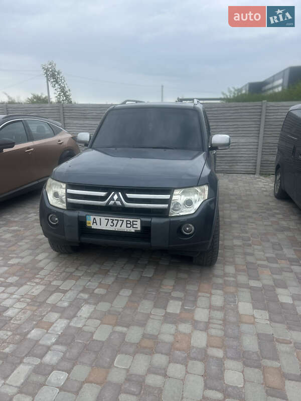 2008 mitsubishi pajero wagon