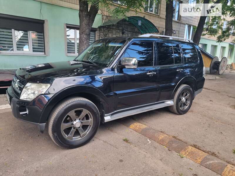 2008 mitsubishi pajero wagon