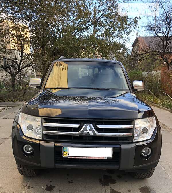 2008 mitsubishi pajero wagon