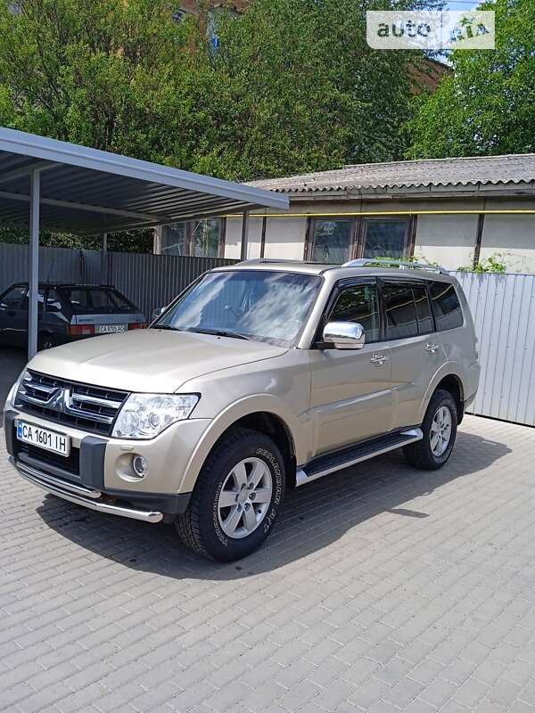 2008 mitsubishi pajero