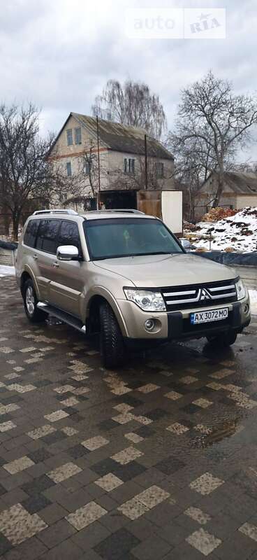 2008 mitsubishi pajero wagon