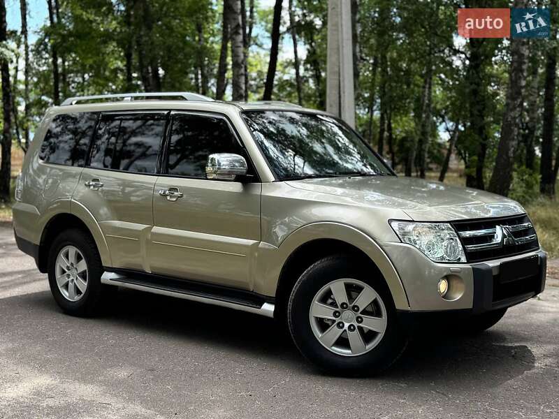 2008 mitsubishi pajero wagon