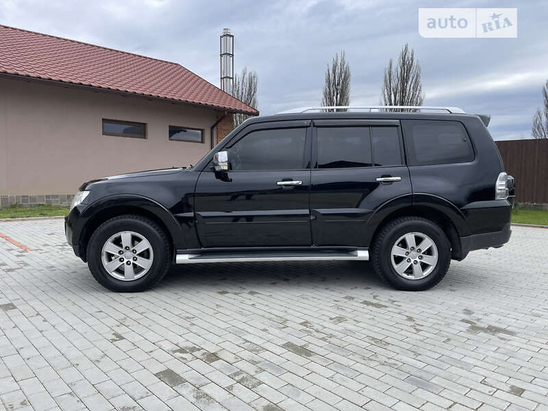 2008 mitsubishi pajero wagon