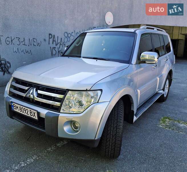 2008 mitsubishi pajero wagon
