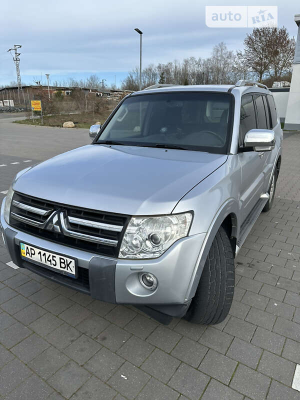 2008 mitsubishi pajero wagon