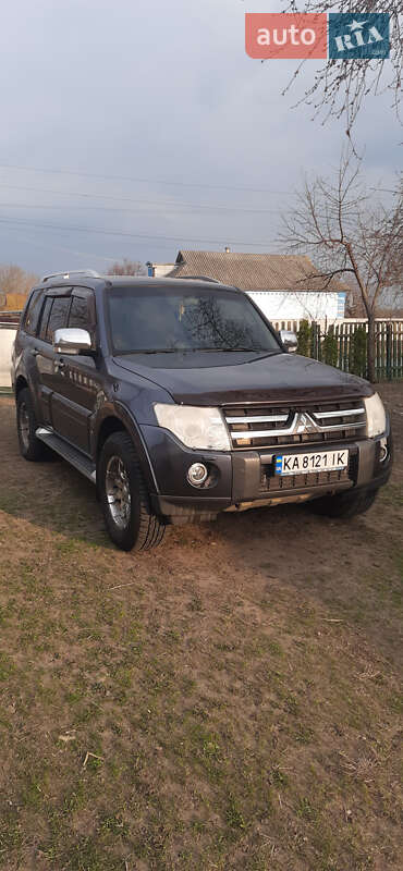 2008 mitsubishi pajero wagon