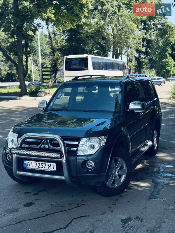 2008 mitsubishi pajero wagon