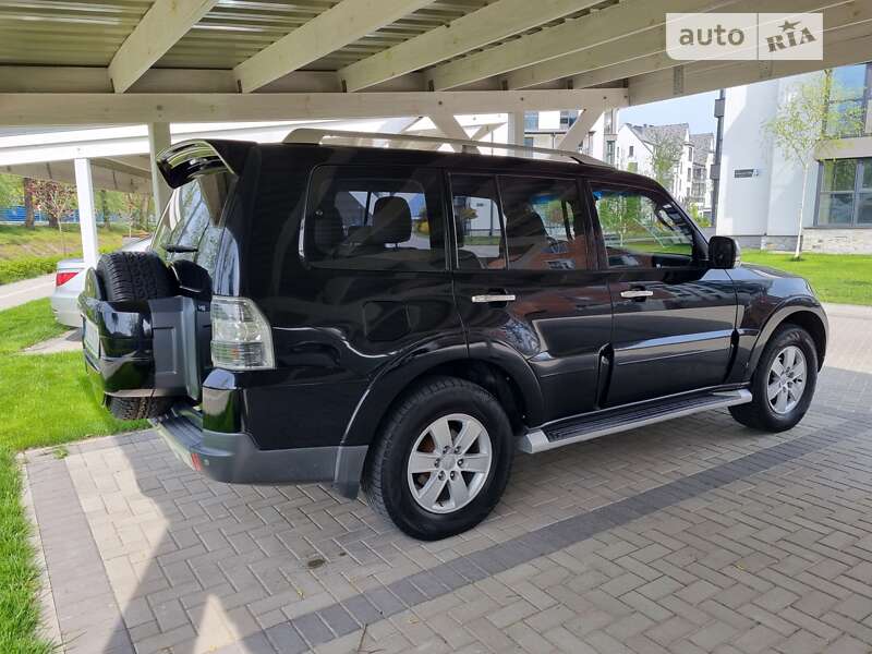 2008 mitsubishi pajero wagon