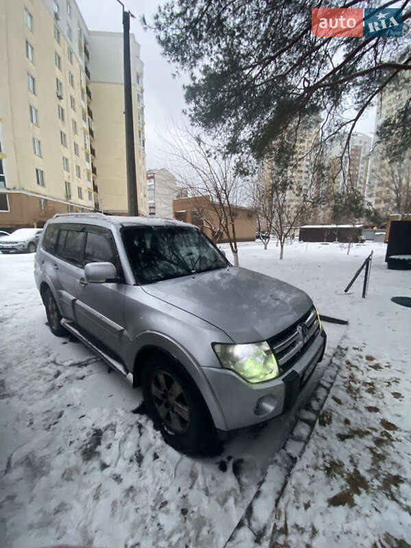 2008 mitsubishi pajero wagon