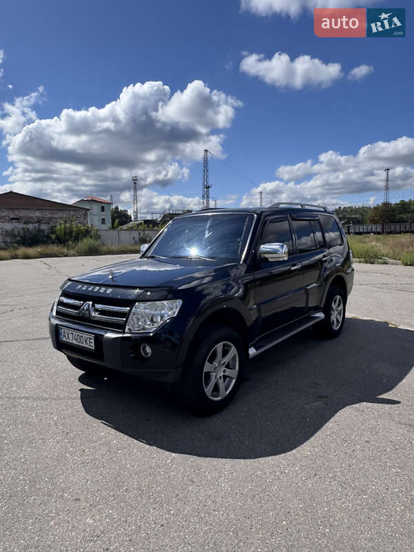 2008 mitsubishi pajero-wagon
