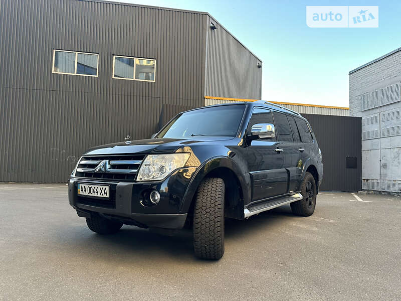 2008 mitsubishi pajero wagon