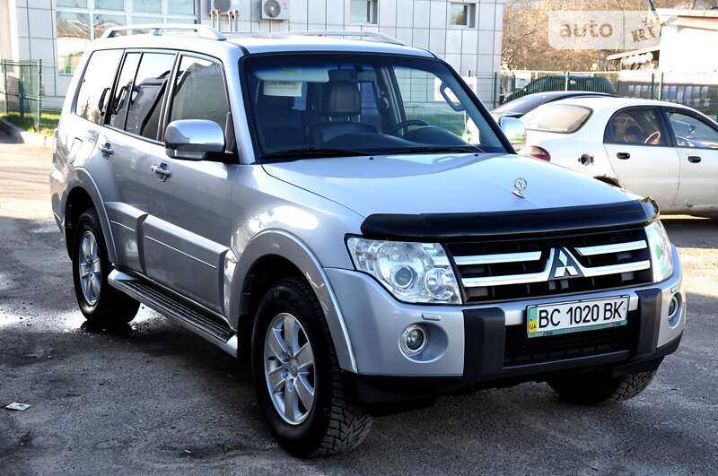 2008 mitsubishi pajero wagon