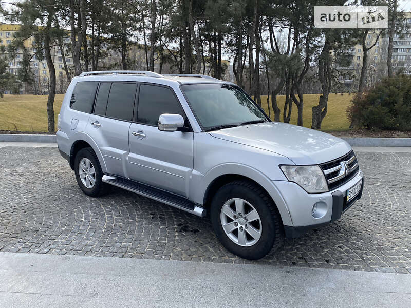 2007 mitsubishi pajero wagon