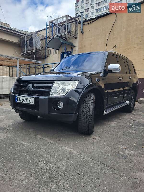 2008 mitsubishi pajero wagon