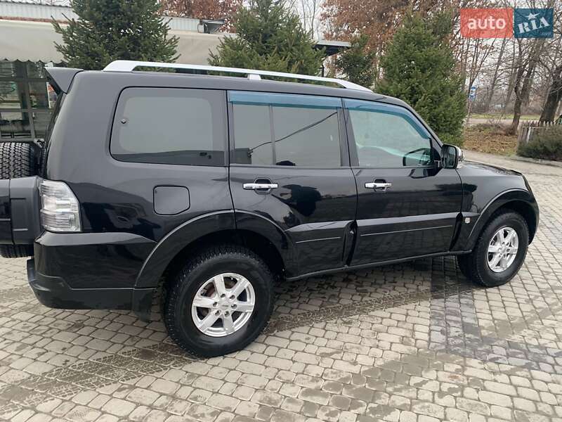 2008 mitsubishi pajero wagon
