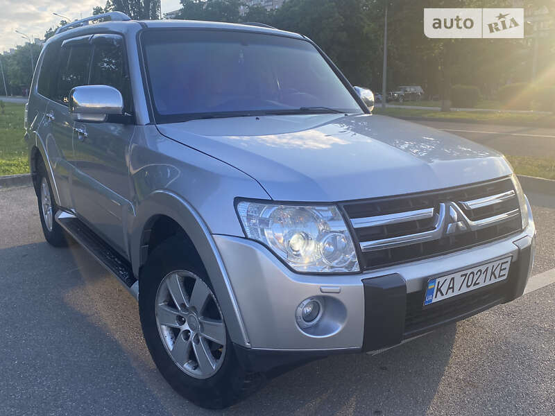2008 mitsubishi pajero wagon