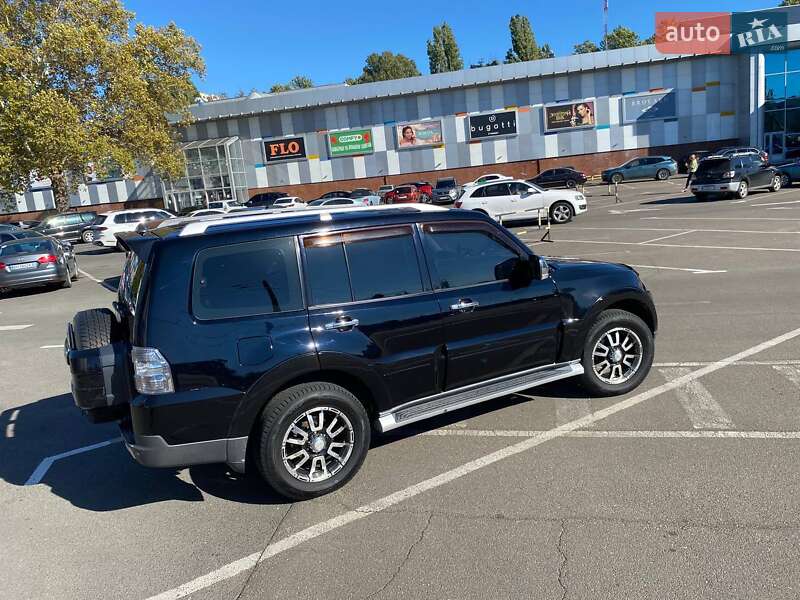 2008 mitsubishi pajero wagon