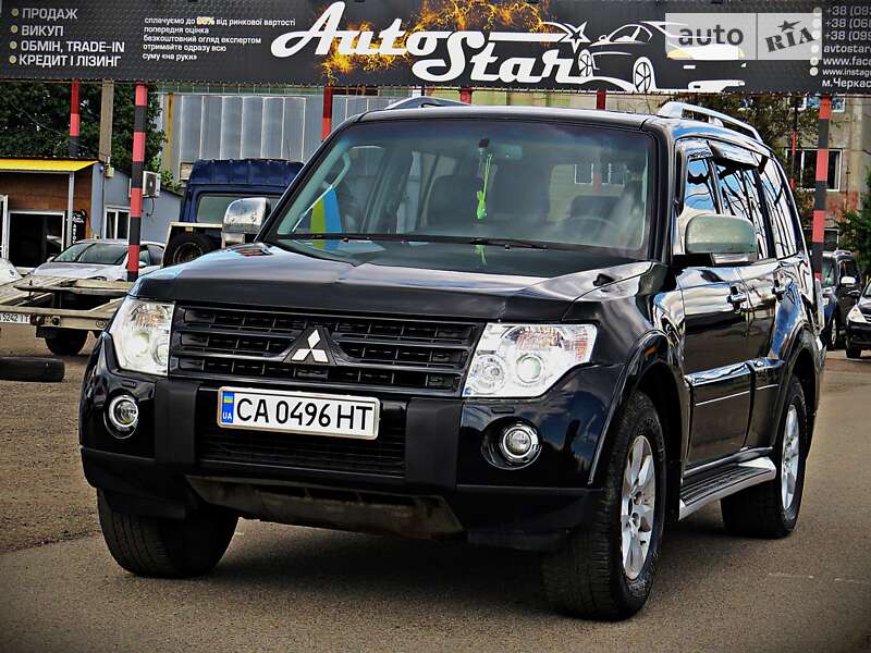 2009 mitsubishi pajero wagon