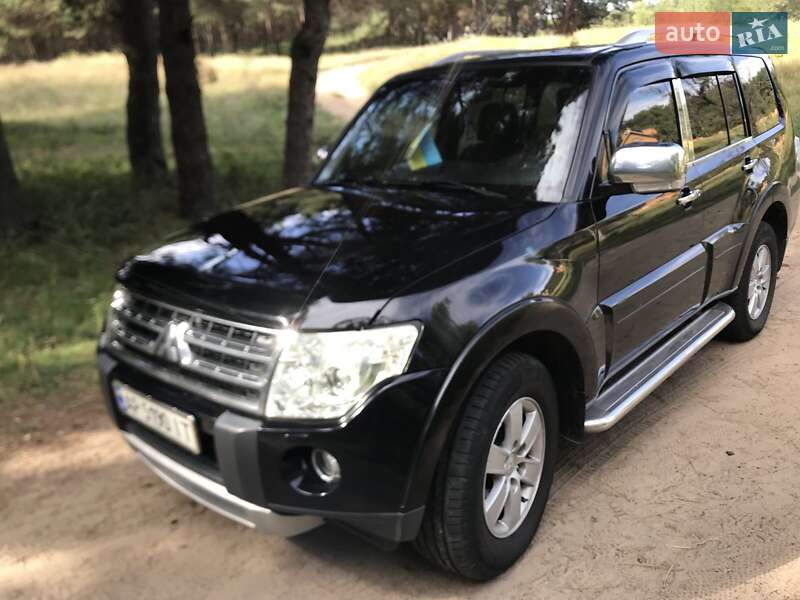 2009 mitsubishi pajero wagon