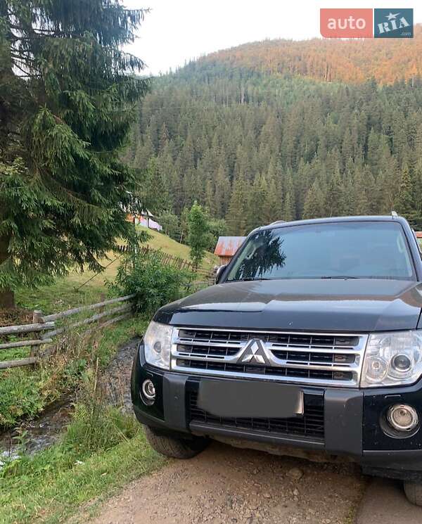 2009 mitsubishi pajero wagon