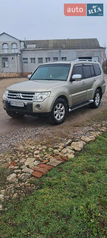 2009 mitsubishi pajero wagon