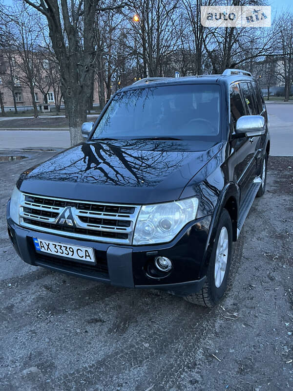 2009 mitsubishi pajero wagon