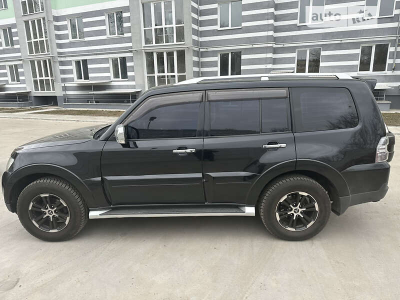 2009 mitsubishi pajero wagon