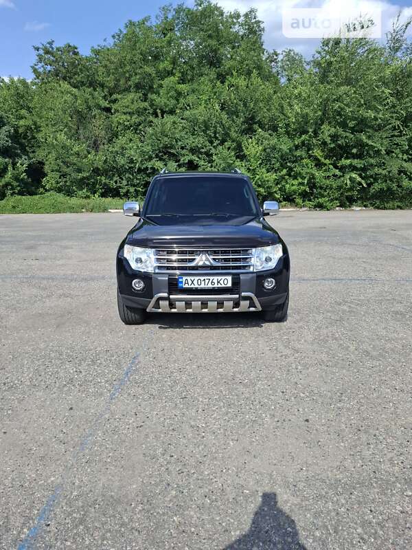 2009 mitsubishi pajero wagon