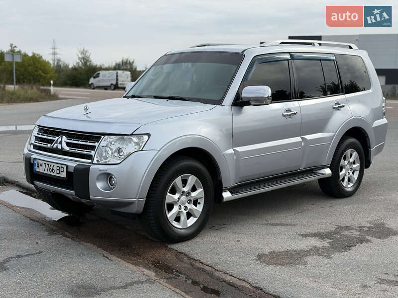 2010 mitsubishi pajero