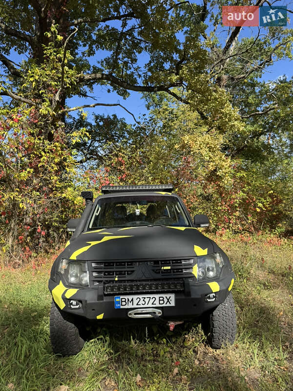 2010 mitsubishi pajero wagon
