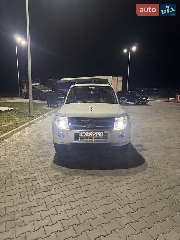 2013 mitsubishi pajero