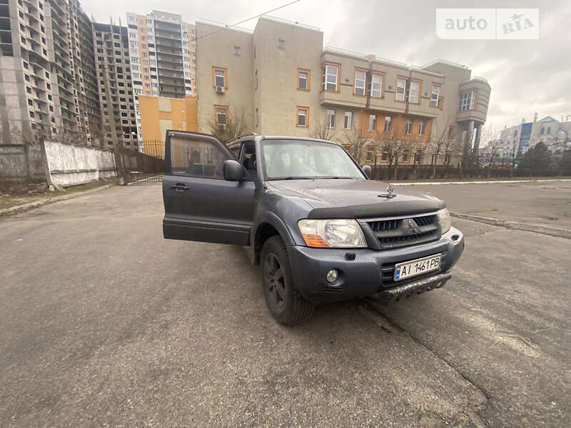 2005 mitsubishi pajero