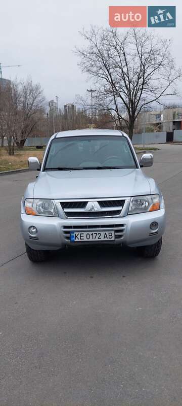 2005 mitsubishi pajero wagon