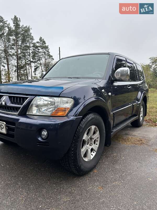 2005 mitsubishi pajero
