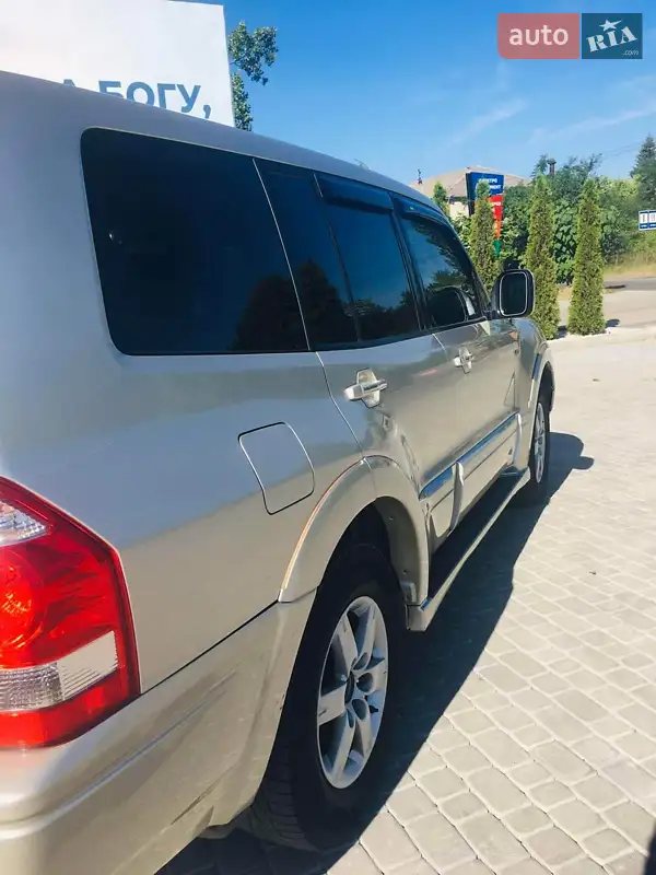 2005 mitsubishi pajero