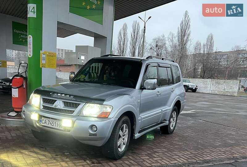 2006 mitsubishi pajero wagon