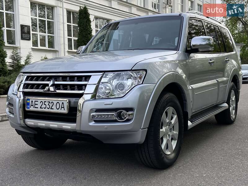 2015 mitsubishi pajero wagon