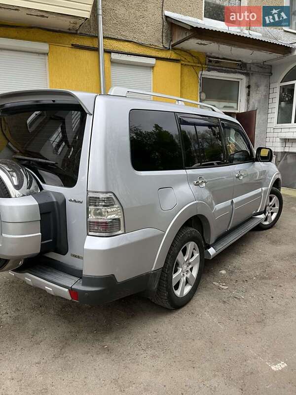 2007 mitsubishi pajero