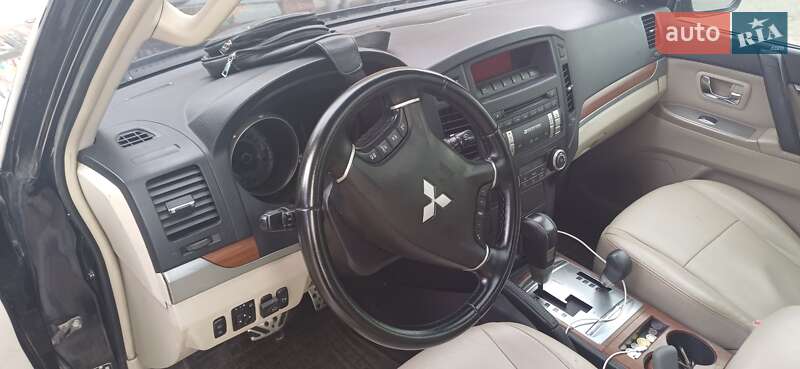 2007 mitsubishi pajero wagon